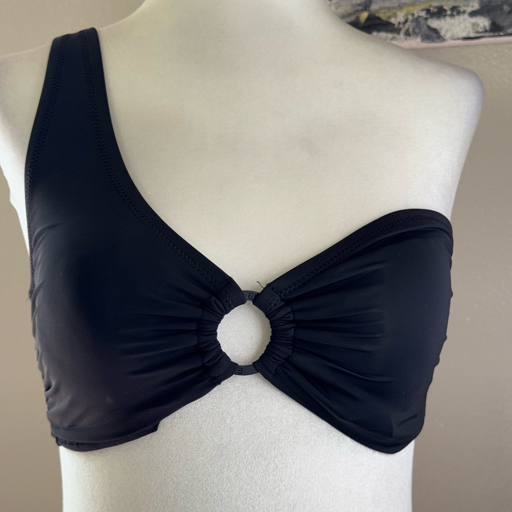 Every day, Sunday Black One-Shoulder Bikini Top